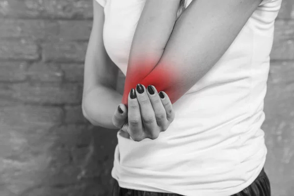 Woman Shows Her Elbow Hurts Black Withe — Stock Photo, Image