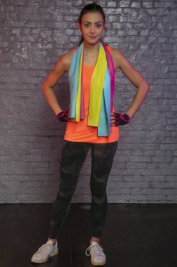 güzel ve genç birbayan lastikleri ile pratik