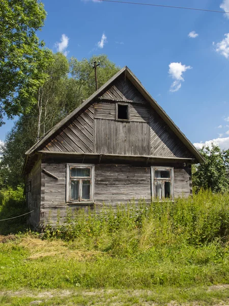 Sehr altes verlassenes Haus in Polen — Stockfoto