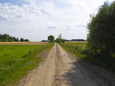 toprak yol kumla kaplı