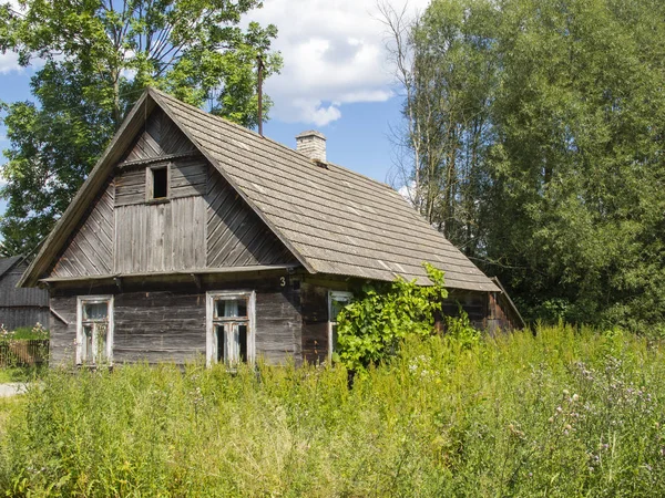 Sehr altes verlassenes Haus in Polen — Stockfoto