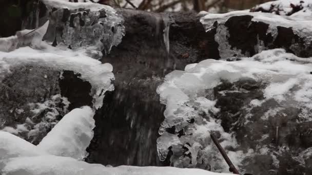 Vattenfall Vinter Scen Närbild — Stockvideo