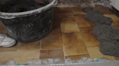 Denklem kat, adam için zor iş