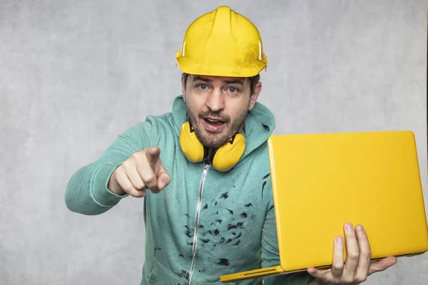 Modern building supervisor keeps the computer in his hands, tech — Stock Photo, Image