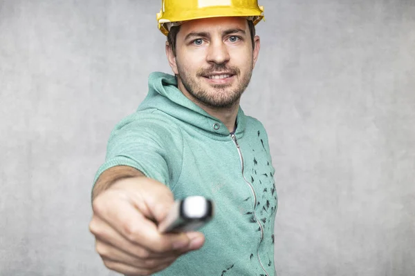 The construction worker holds the key in his hands, the key as a — Stock Photo, Image