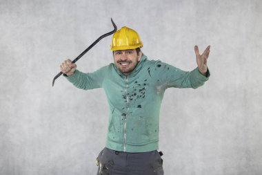 oluşturucu koruyucu kask gücünü test eder