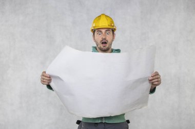 korkmuş oluşturucu bir ev inşa planları bakar