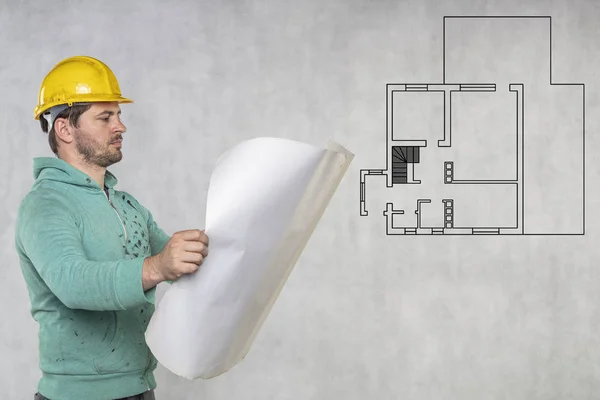 Bouwer en bouwplannen van het appartement, kopieer ruimte naast — Stockfoto