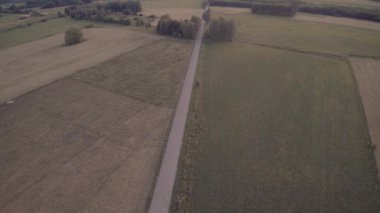  Drone tarlaların üzerinde uçuyor