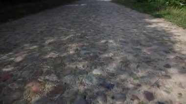 yukarıdan kaydedilmiş taş yol. renk taşı