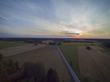 kırsal peyzaj, ekilebilir alanlar ve havadan görülen çayırlar, ph