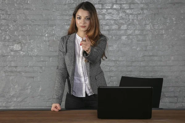 Business woman in an office situation, portrait of a young manag — Stock Photo, Image
