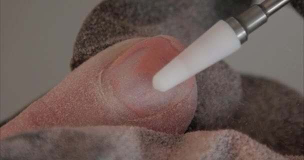 Çivilerden Jeli Çıkarmak Aşırı Yakınlaştırma Toz Kir Ellere Düşer — Stok video
