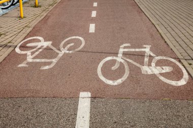 Yönlü bisiklet yolu