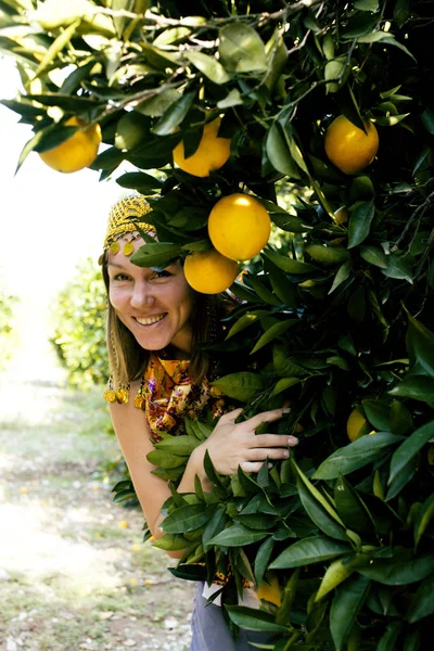 pretty islam woman in orange grove smiling, real muslim girl che