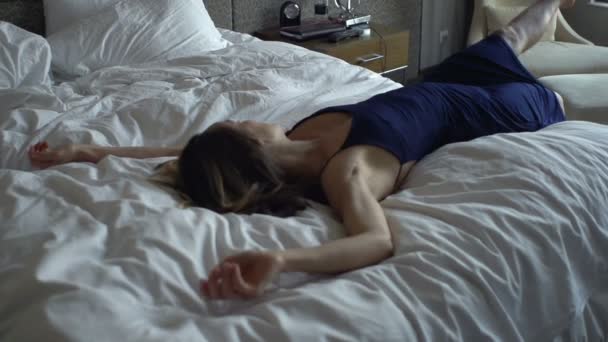 Woman Lying Bed Hotel Standing Super Slow Motion 240Fps — Stock Video