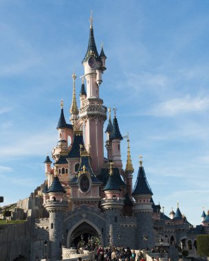 Fransa, Paris Eurodisney Park, 10/30/2015, parade park içinde maskeler..
