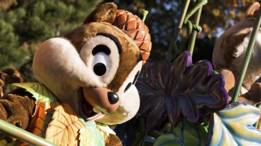 Fransa, Paris Eurodisney Park, 10/30/2015, parade park içinde maskeler..