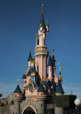 Fransa, Paris Eurodisney Park, 10/30/2015, parade park içinde maskeler..