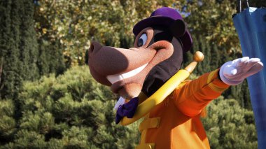 Fransa, Paris Eurodisney Park, 10/30/2015, parade park içinde maskeler..