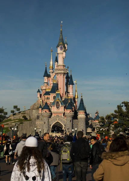 France Paris Eurodisney Park 2015 Masks Parade Park — Stock Photo, Image