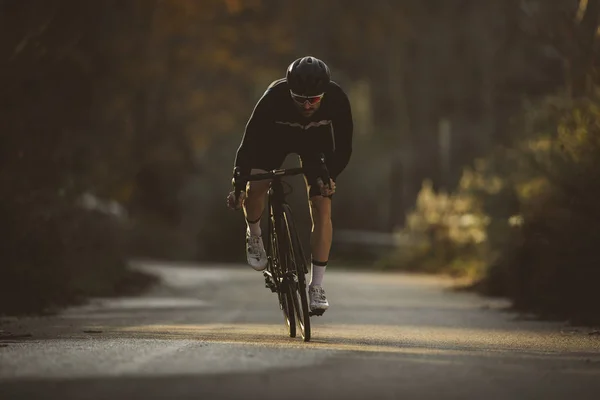 Profesional Ciclista Carretera Acción Bicicleta Montaña Para Hombre Atardecer Fotos de stock libres de derechos