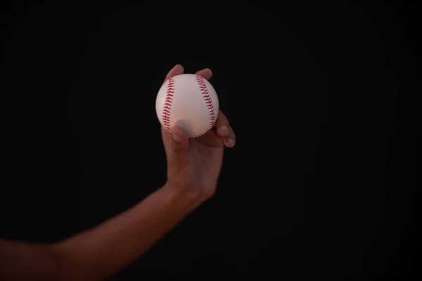 Primer plano de béisbol en la mano sobre fondo negro —  Fotos de Stock