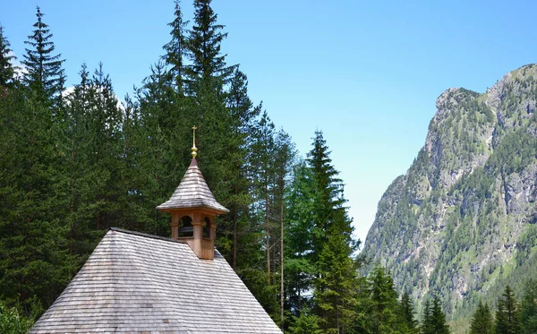 Förgrund Taket Till Det Lilla Kapellet Skogen Stockfoto