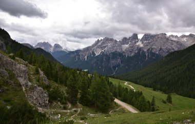 Landro Vadisi 'ndeki Cristallo grubu Prato Piazza' daki Vallandro sığınağından görüldü.