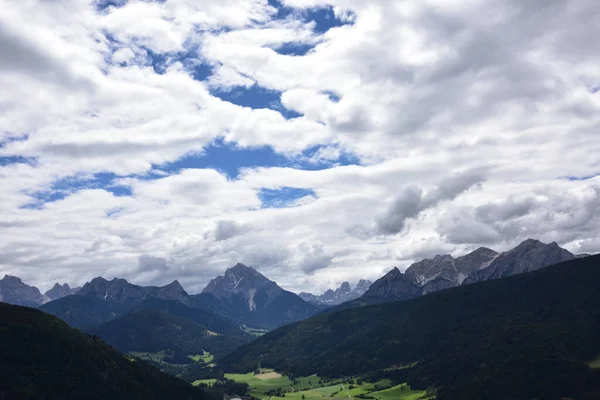 Nubes Los Picos Dolomita Que Rodean Alta Val Pusteria —  Fotos de Stock