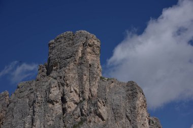 Ra Gusela 'nın devasa kayalık kulesi, 2593 metre yüksekliğinde.