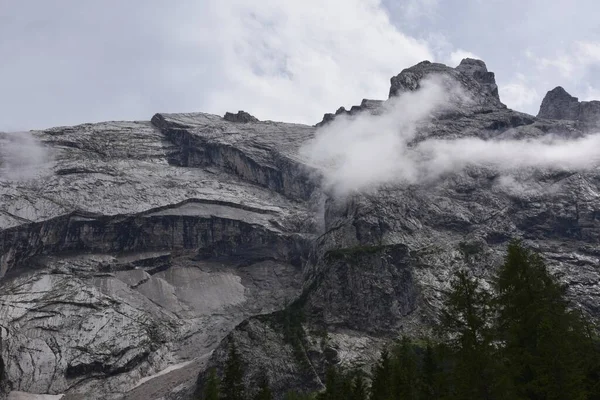 Graue Felsbrocken Mit Regen Auf Den Bergen Des Val Oten — Stockfoto