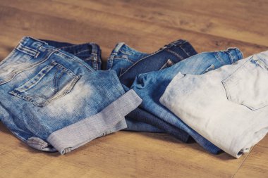 kot elbise yığını