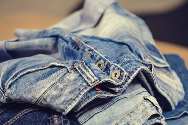 kot elbise yığını