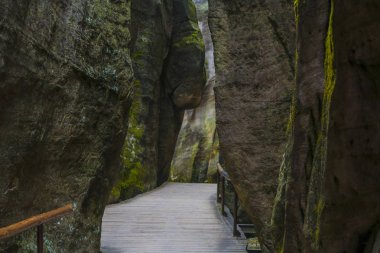 Adrszpach Milli Parkı-Teplice rocks. Rock kasabası. Çek Cumhuriyeti