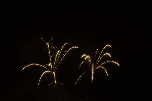 Dois Fogos Artifício Amarelos Brilhantes — Fotografia de Stock