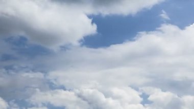 Zaman atlamalı bulutlar mavi gökyüzü, 4k ile
