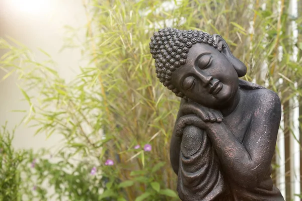 Sova Buddha Staty Trädgården — Stockfoto