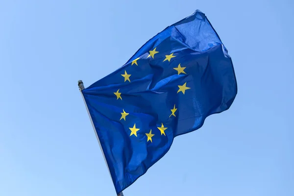 Європейський Прапор Крупним Планом Перед Синє Небо — стокове фото