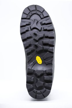 Yürüyüş botlarının kapatılması, beyaz arkaplanda izole edilmiş.