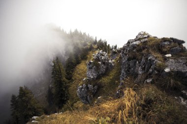 Sisli sonbaharda Breitenstein Dağı