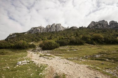 Panorama manzaralı Kampenwand, Bavyera dağı, yaz zamanı