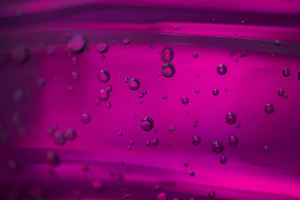 Bubbles in a pink oil liquid — Stock Photo, Image