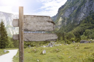 Ahşap tabelasını dağ landscap