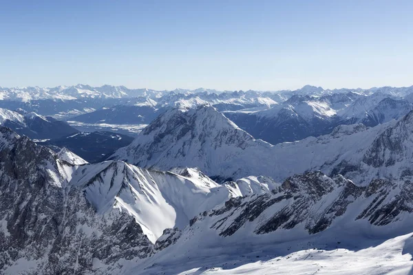 Zugspitze 'den dağ manzarası, Bavaria, Almanya, kış