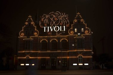 Gece Tivoli Leisure park Girişi, Kopenhag, Denmar