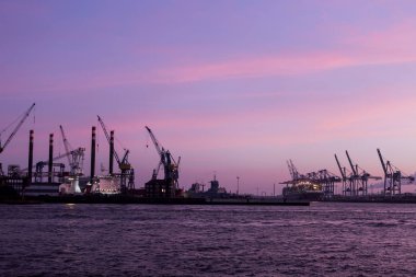 Hamburg Konteyner limanı, Almanya gece
