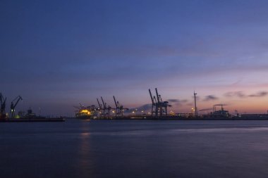 Hamburg Konteyner limanı, Almanya gece