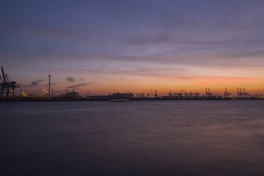 Hamburg Konteyner limanı, Almanya gece