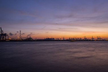 Hamburg Konteyner limanı, Almanya gece